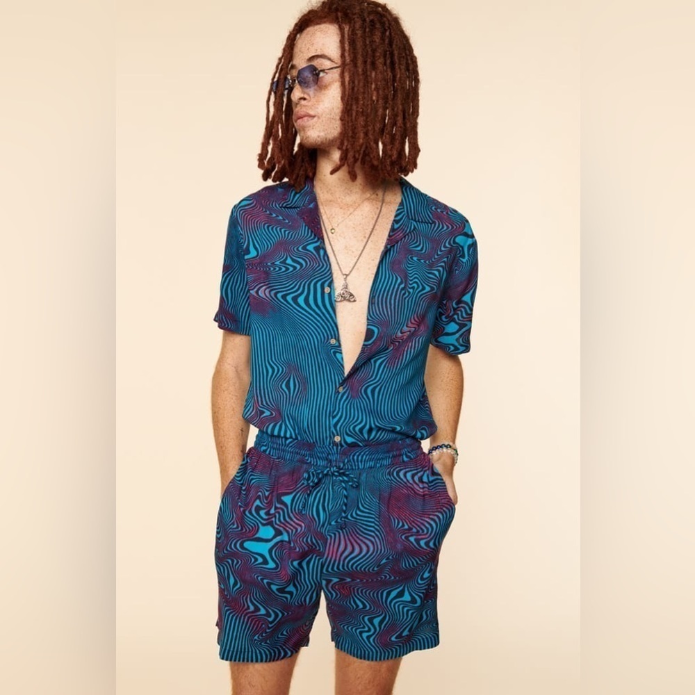 Earthbound Trading Co. Psychedelic Wave Craft Shorts, Blue, Small, NWT